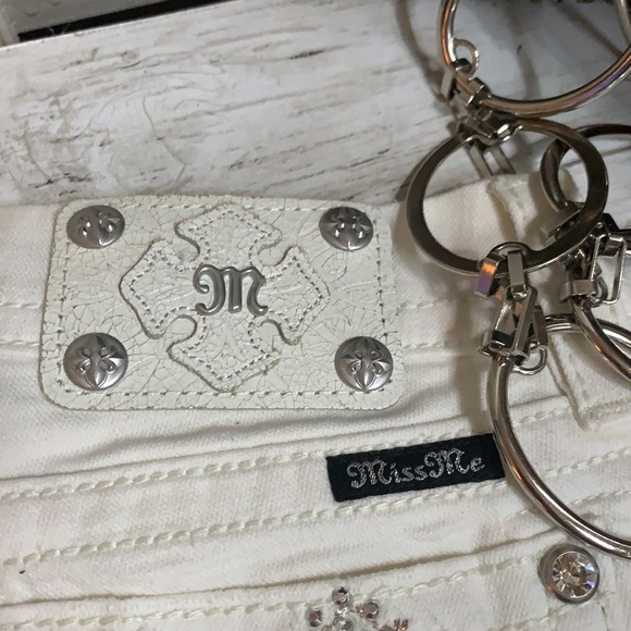 Miss Me Creamy White Distressed Jean Shorts 28 - Picture 5 of 14